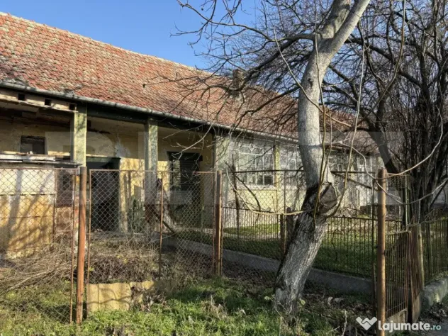 Casa pitoreasca, 4 camere, 180 mp, zona Beregsau Mare