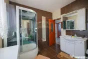 Casă cu 5 camere de vânzare în zona Episcopia Bihorului 