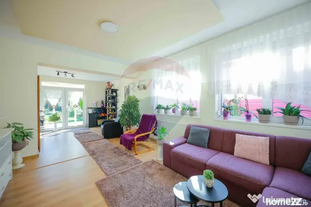 Casă cu 5 camere de vânzare în zona Episcopia Bihorului