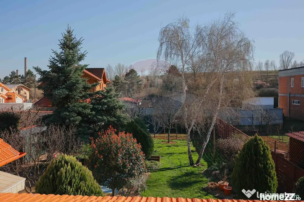 Casă cu 5 camere de vânzare în zona Episcopia Bihorului
