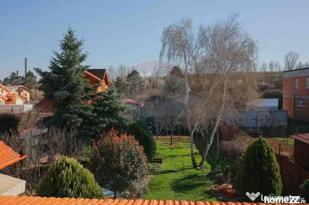 Casă cu 5 camere de vânzare în zona Episcopia Bihorului