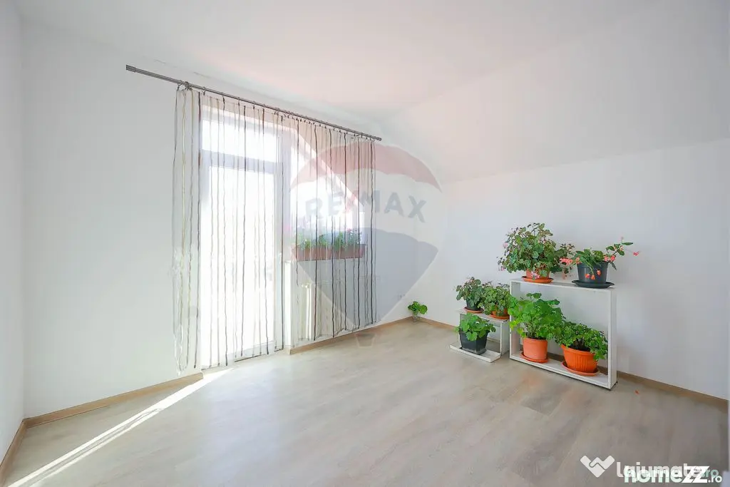 Casă cu 5 camere de vânzare în zona Episcopia Bihorului