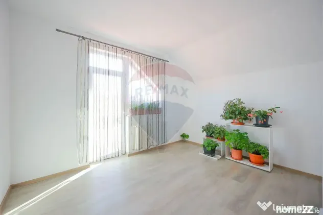 Casă cu 5 camere de vânzare în zona Episcopia Bihorului