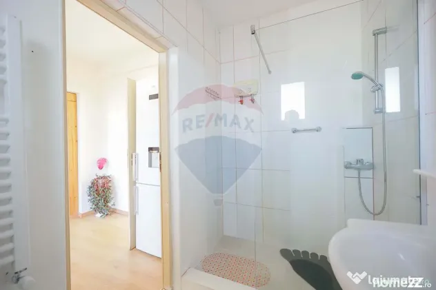 Casă cu 5 camere de vânzare în zona Episcopia Bihorului
