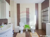 Casă cu 5 camere de vânzare în zona Episcopia Bihorului 