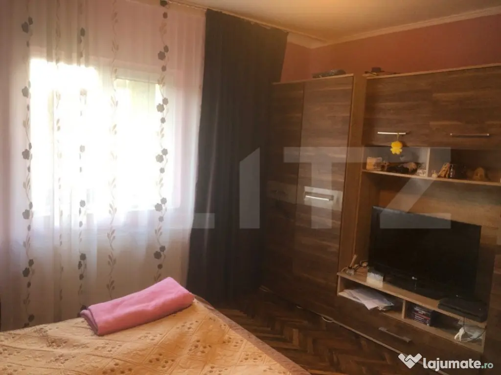 Casa cu 3 camere si anexe, 170 mp, zona Carpati 2