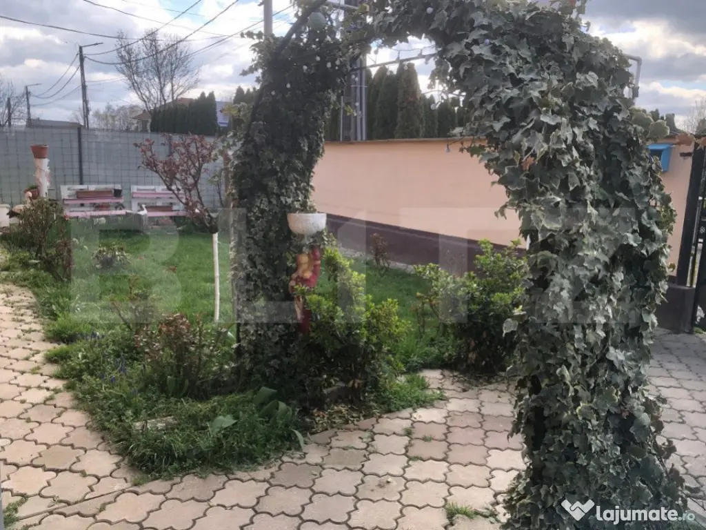 Casa cu 3 camere si anexe, 170 mp, zona Carpati 2