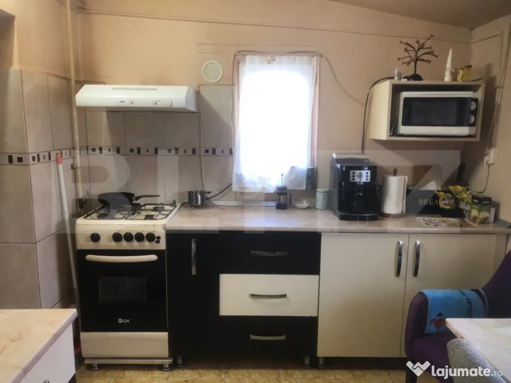 Casa cu 3 camere si anexe, 170 mp, zona Carpati 2