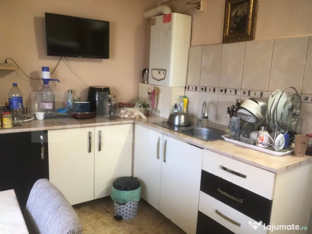 Casa cu 3 camere si anexe, 170 mp, zona Carpati 2