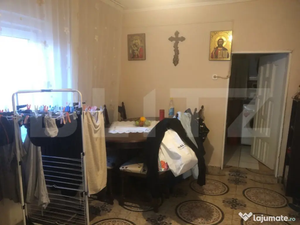 Casa cu 3 camere si anexe, 170 mp, zona Carpati 2