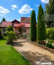 Casa cu 3 corpuri de vanzare, 6 camere, 400 mp + teren 2800