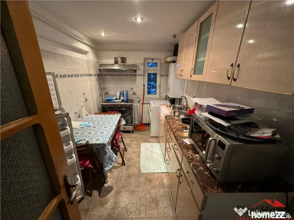 Apartament 3 camere de in Sud, etaj 3, CT, izolat