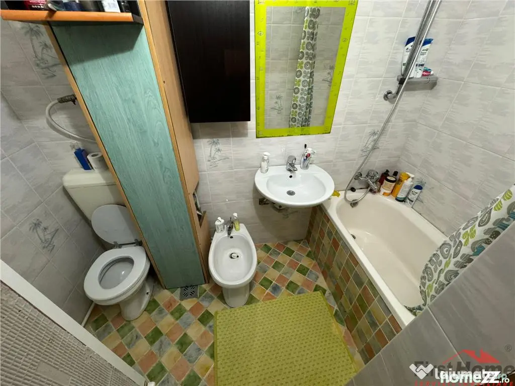 Apartament 3 camere de in Sud, etaj 3, CT, izolat