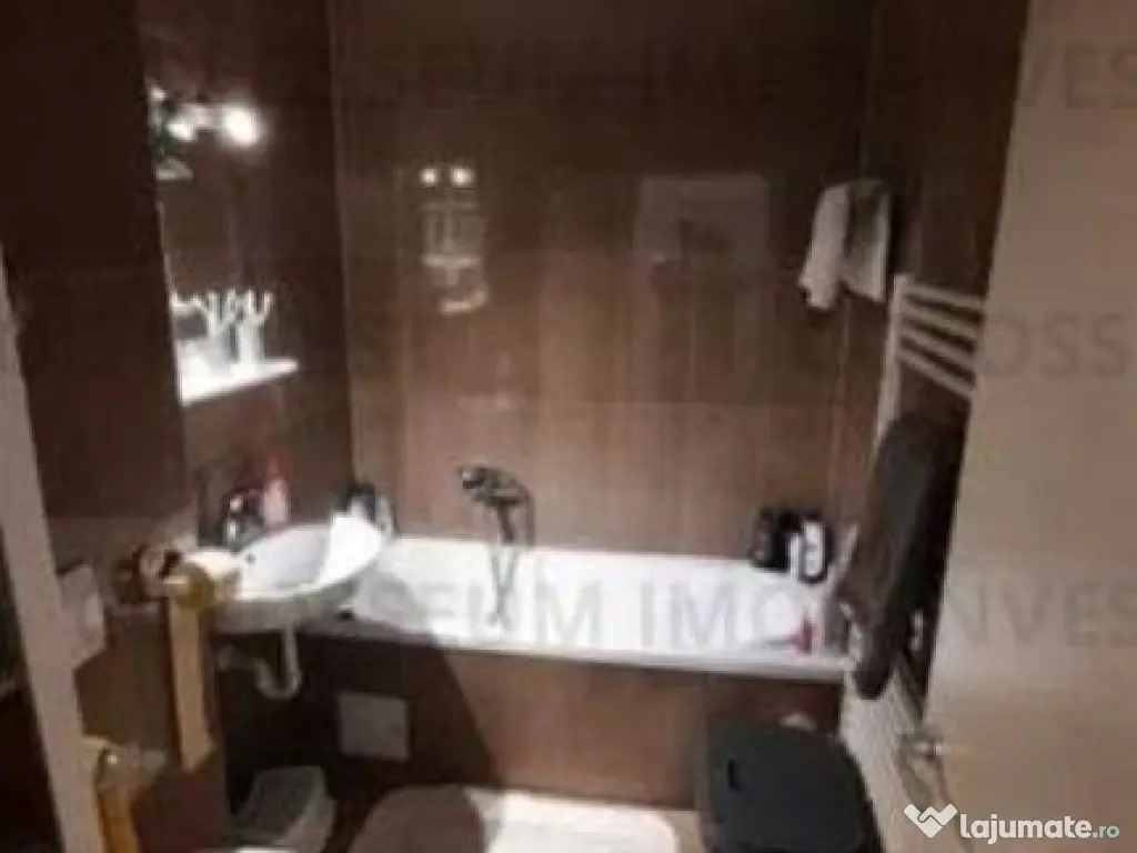 Apartament cu 3 camere, decomandat - zona Avantgarden.