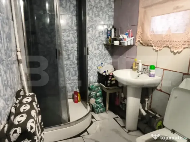 Casa parter 70 mp utili si 185 mp teren stradal, zona Ambasa