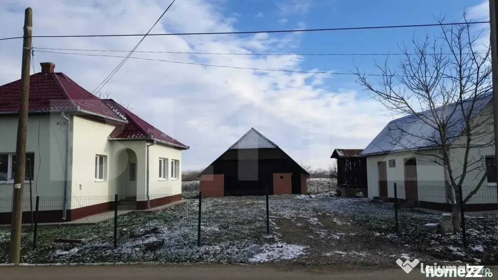 Casa de vanzare cu 3 camere, 2050 mp, zona Tatarasti