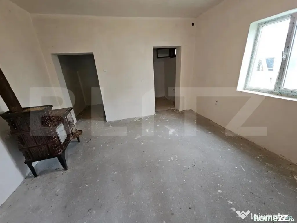 Casa de vanzare cu 3 camere, 2050 mp, zona Tatarasti