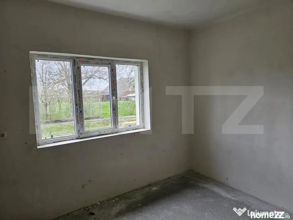 Casa de vanzare cu 3 camere, 2050 mp, zona Tatarasti