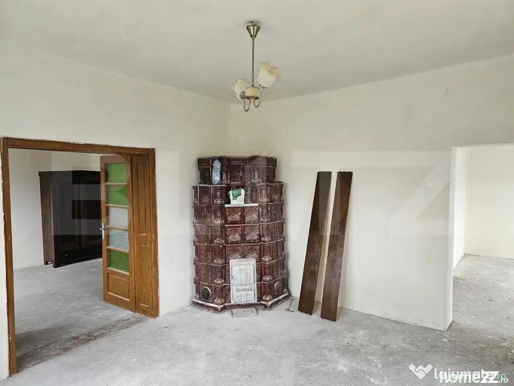 Casa de vanzare cu 3 camere, 2050 mp, zona Tatarasti