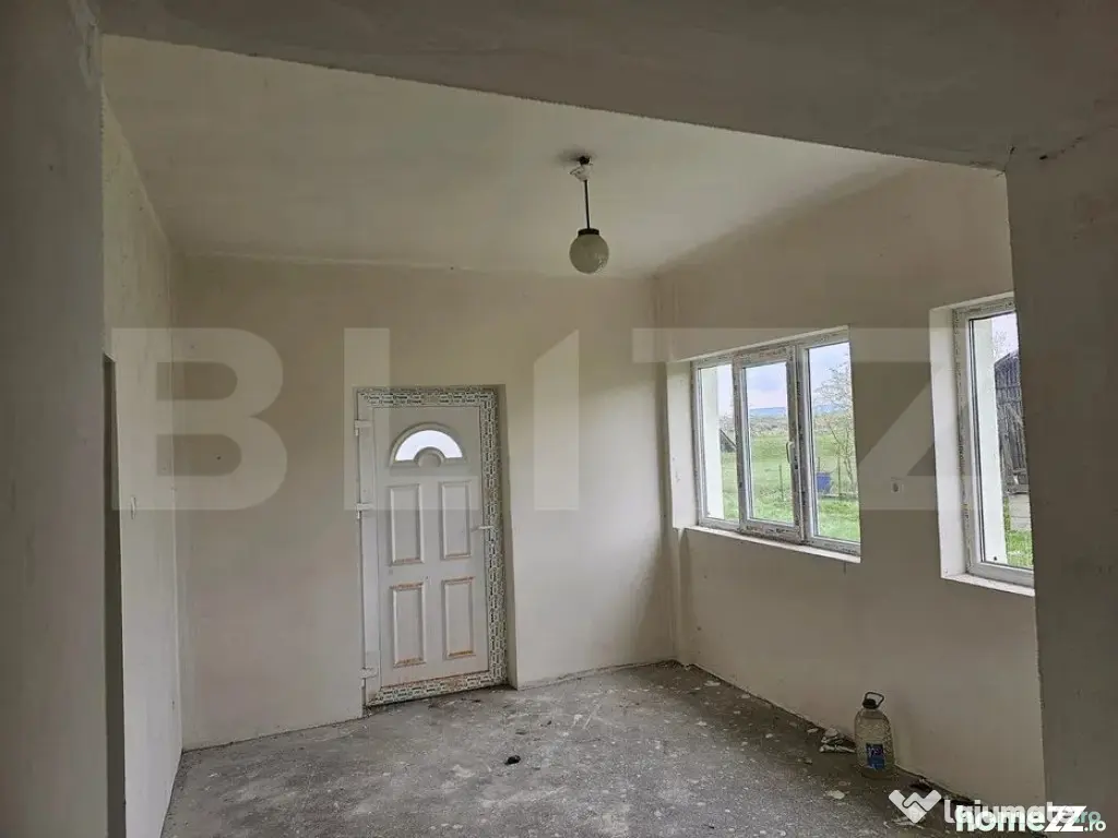 Casa de vanzare cu 3 camere, 2050 mp, zona Tatarasti