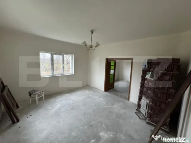 Casa de vanzare cu 3 camere, 2050 mp, zona Tatarasti