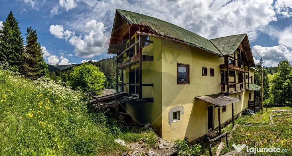 Vila / Pensiune cu 20 camere de vânzare în Câmpulung M...