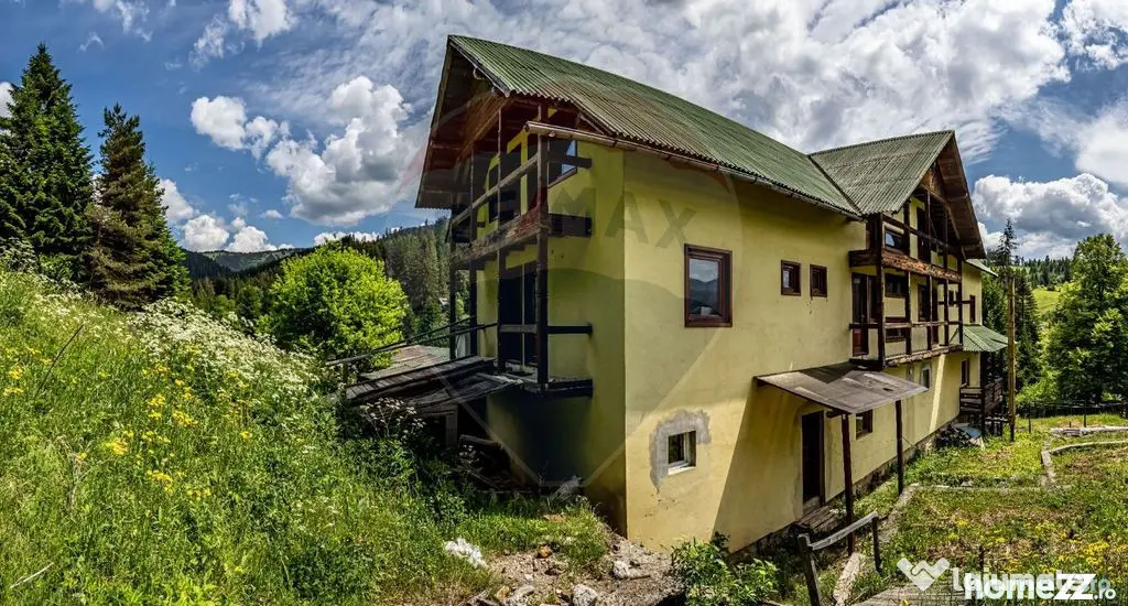 Vila / Pensiune cu 20 camere de vânzare în Câmpulung M...