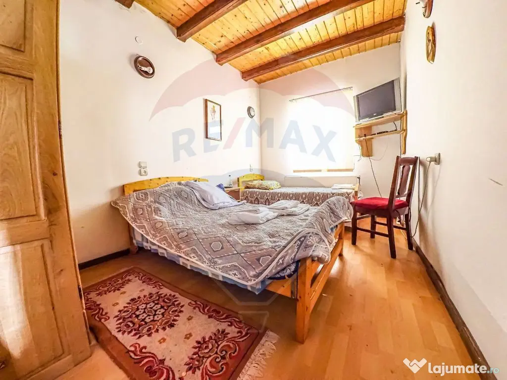 Vila / Pensiune cu 20 camere de vânzare în Câmpulung M...