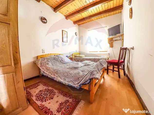 Vila / Pensiune cu 20 camere de vânzare în Câmpulung M...