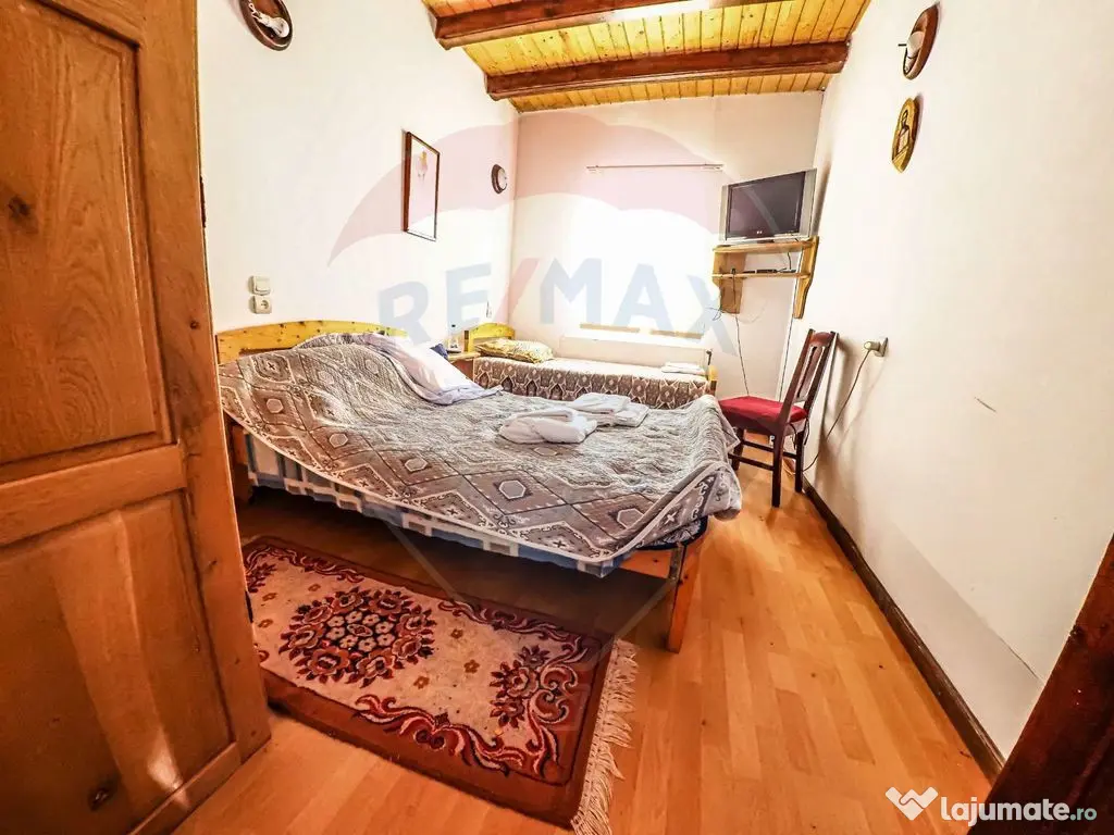 Vila / Pensiune cu 20 camere de vânzare în Câmpulung M...