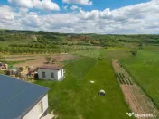 Casă cu 3 camere, anexă și 2042 mp teren de vânzare, ... 