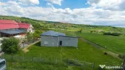 Casă cu 3 camere, anexă și 2042 mp teren de vânzare, ... 