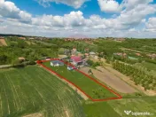 Casă cu 3 camere, anexă și 2042 mp teren de vânzare, ... 