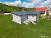 Casă cu 3 camere, anexă și 2042 mp teren de vânzare, ... 