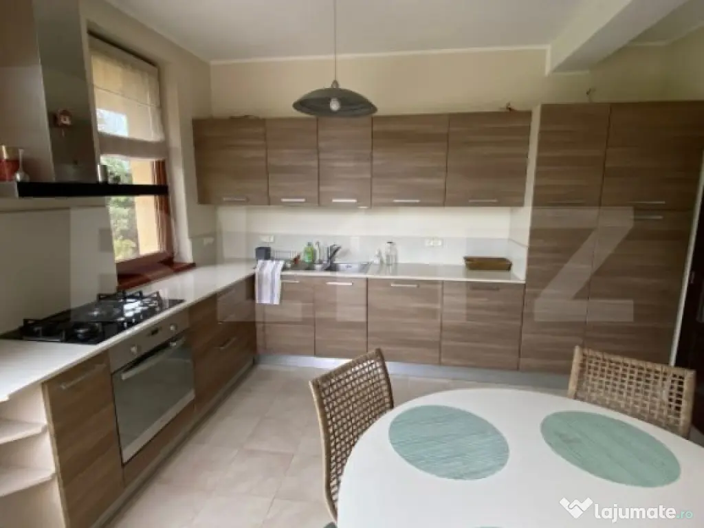 Casă individuală de vânzare, 250 mp utili, teren 1200 mp,