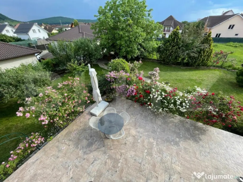 Casă individuală de vânzare, 250 mp utili, teren 1200 mp,