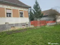 Casă bătrânească cu teren generos, în localitatea Dedra