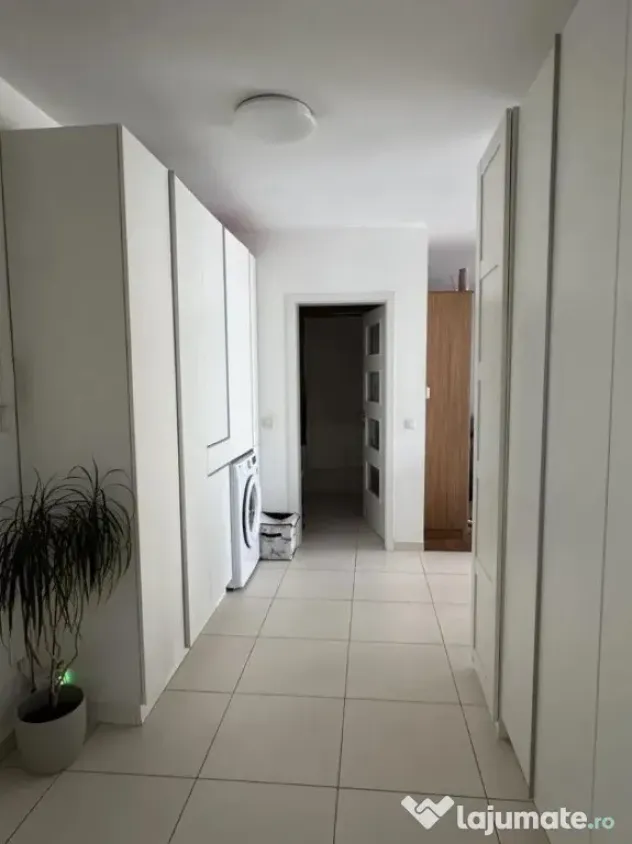 Apartament cu 2 camere, decomandat - zona Avantgarden.