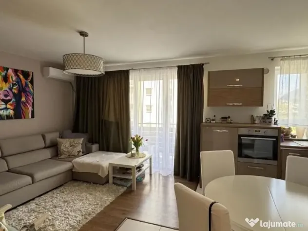 Apartament cu 2 camere, decomandat - zona Avantgarden.