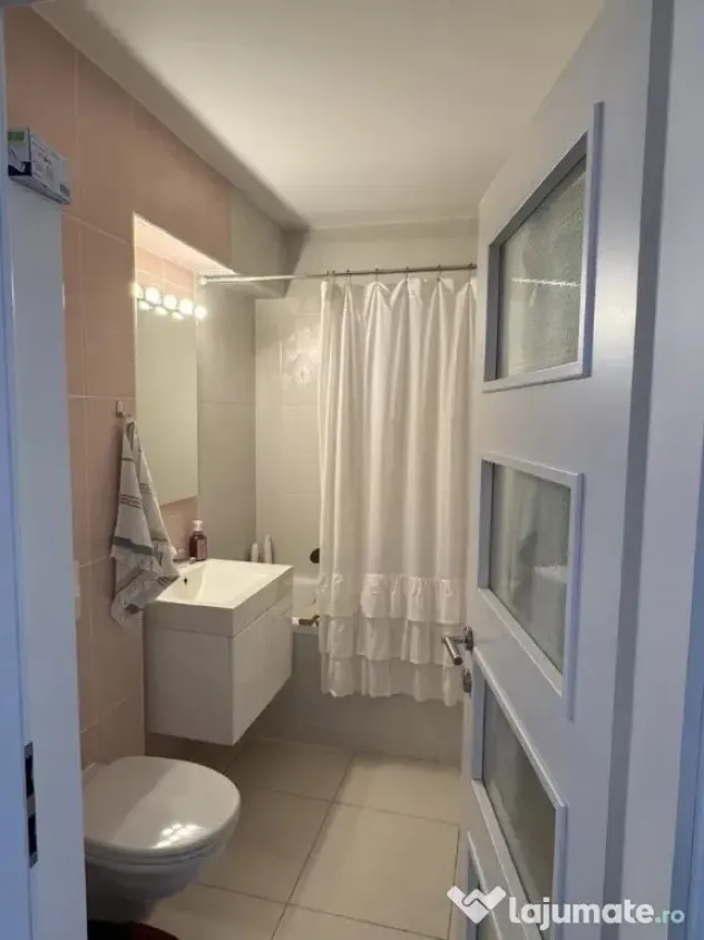 Apartament cu 2 camere, decomandat - zona Avantgarden.