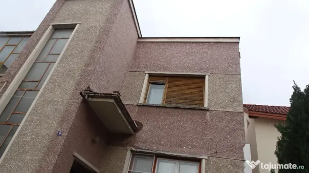Vand apartament cu 4 camere cu garaj si beci in duplex in Deva,