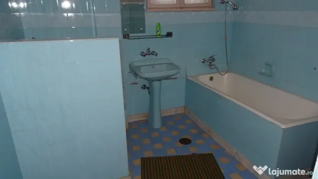 Vand apartament cu 4 camere cu garaj si beci in duplex in Deva,