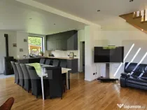 Proprietate de vanzare, cu 5 camere, 202 mp, statiunea de sc