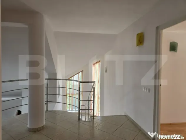 Casa cu piscina ,7 camere, 447 mp - teren 1535mp, Vetis - Vetis (Satu-Mare)