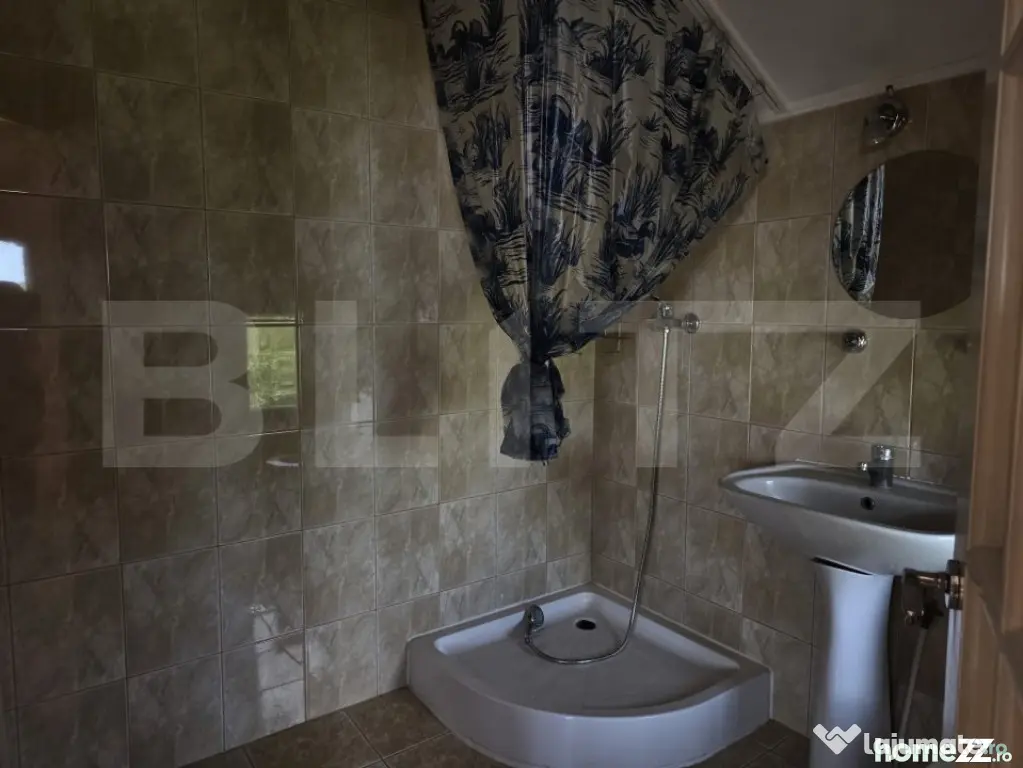Casa cu piscina ,7 camere, 447 mp - teren 1535mp, Vetis - Vetis (Satu-Mare)