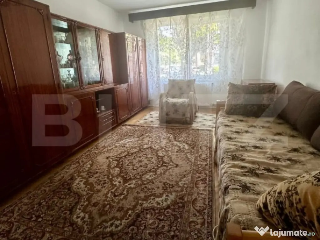 Apartament de vanzare, cu 3 camere, zona Tudor