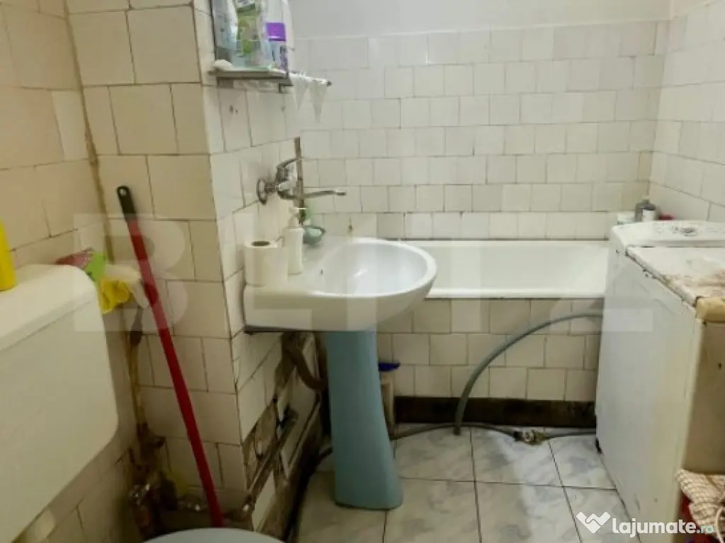 Apartament de vanzare, cu 3 camere, zona Tudor