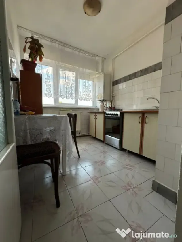 Etaj 2- Apartament 3 camere confort 1, zona Garii.