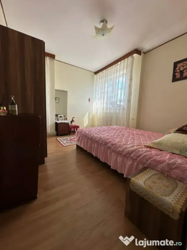 Etaj 2- Apartament 3 camere confort 1, zona Garii.