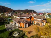 Bijuterie arhitecturală unică | teren de tenis | finisa... 